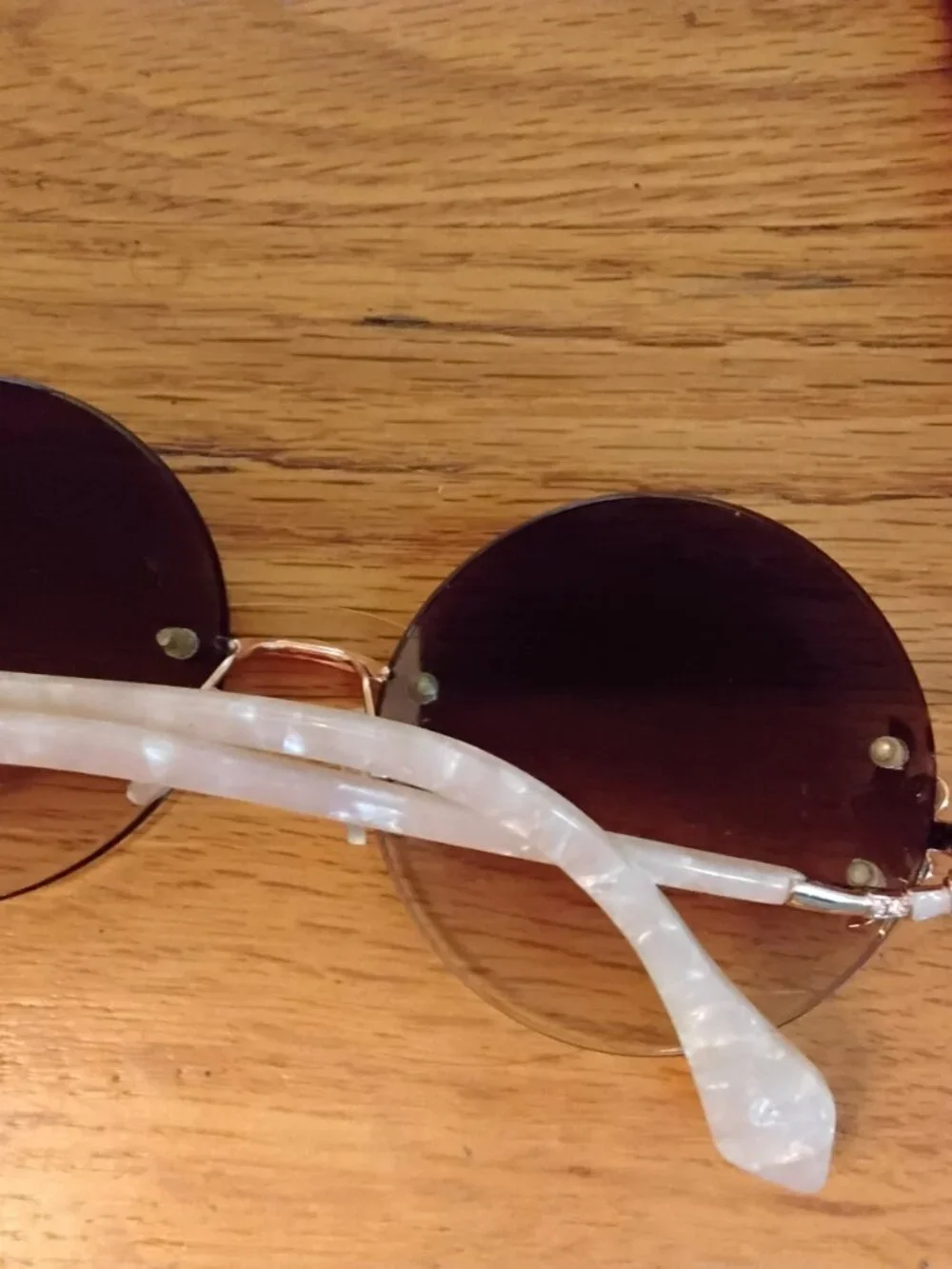 Caviar crystal shell mother of pearl large round glasses in the original case